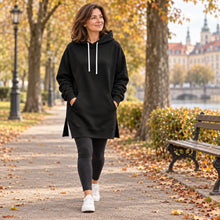 Lade das Bild in den Galerie-Viewer, KuschelLiebe – extra langer Oversize-Wohlfühlhoodie | deckenweich, warm & vorteilhaft geschnitten
